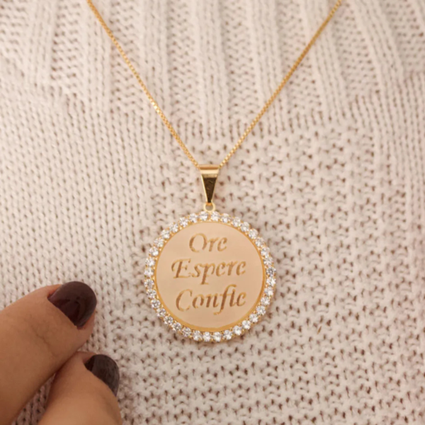 Colar Ore Espere Confie Ouro 18k Mandala Madrepérola  Luxo