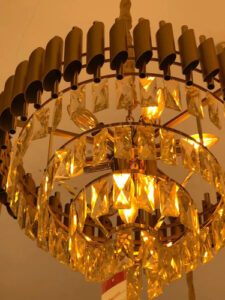 Lustre Classico Pendente Dourado Metal Cristal Sindora Luxo 127/220v Dourado